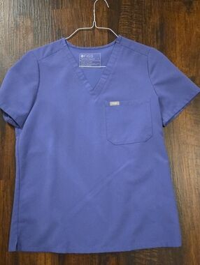 Figs Women’s V-Neck Scrub Top - Amethyst Purple